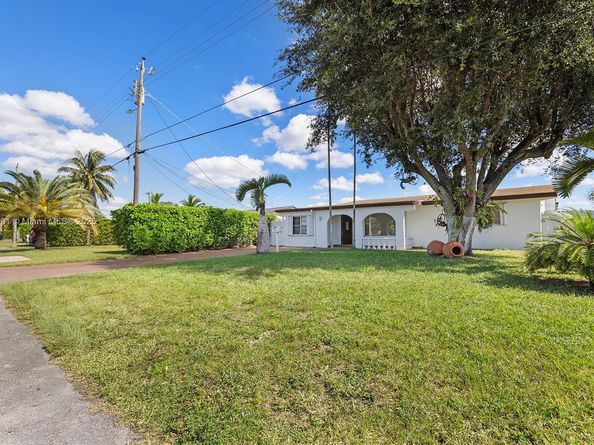 2601 Acapulco Dr, Miramar FL 33023