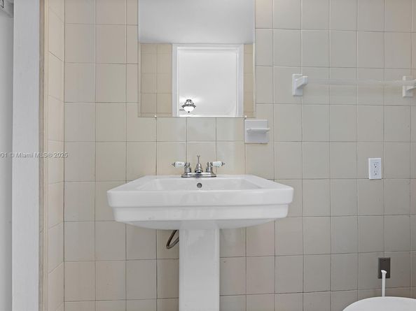 2601 Acapulco Dr, Miramar FL 33023