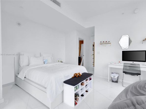 851 NE 1st Ave 1202, Miami FL 33132