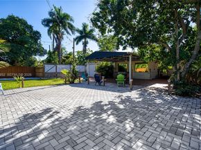 13521 NE 1st Ave, Miami FL 33161