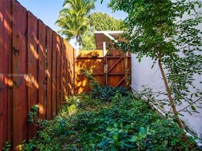 13521 NE 1st Ave, Miami FL 33161