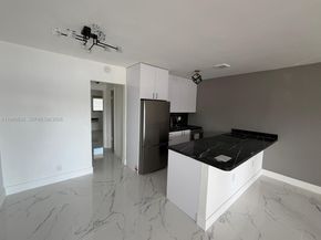 725 SW 11th Ave 17F, Hallandale Beach FL 33009