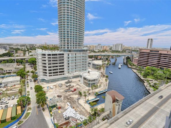 185 SW 7th St 1600, Miami FL 33130