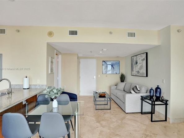 185 SW 7th St 1600, Miami FL 33130