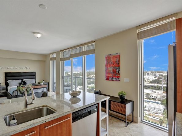 185 SW 7th St 1600, Miami FL 33130