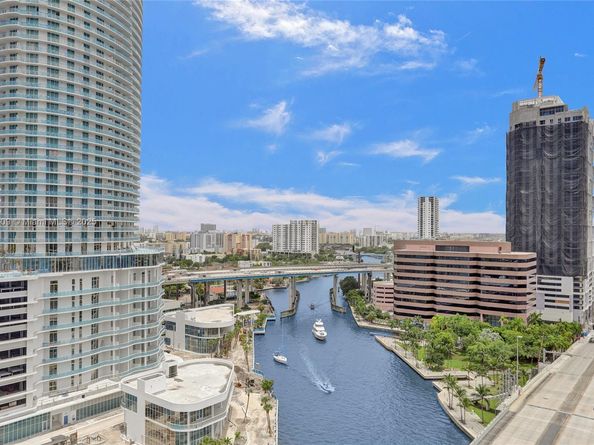 185 SW 7th St 1600, Miami FL 33130
