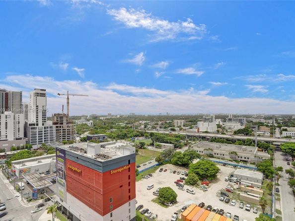 185 SW 7th St 1600, Miami FL 33130