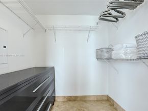 185 SW 7th St 1600, Miami FL 33130