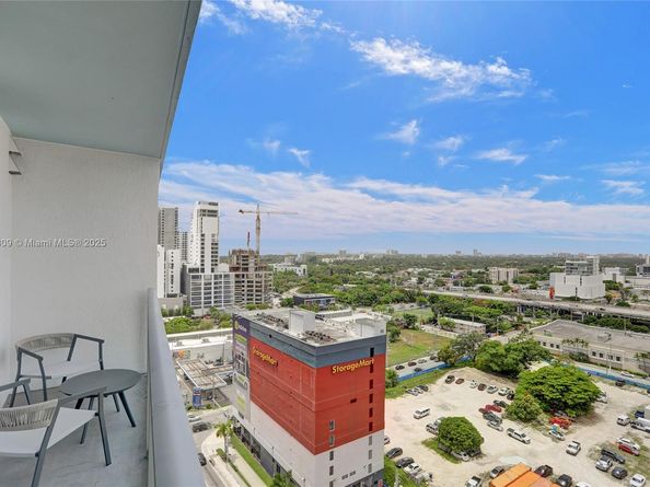 185 SW 7th St 1600, Miami FL 33130