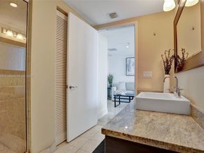 185 SW 7th St 1600, Miami FL 33130