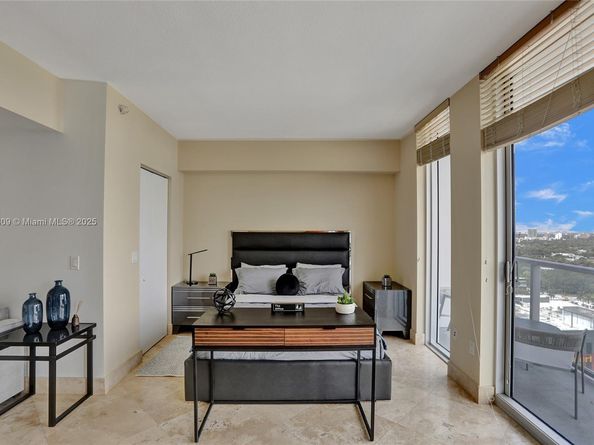 185 SW 7th St 1600, Miami FL 33130