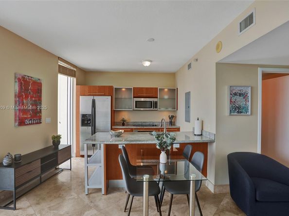 185 SW 7th St 1600, Miami FL 33130