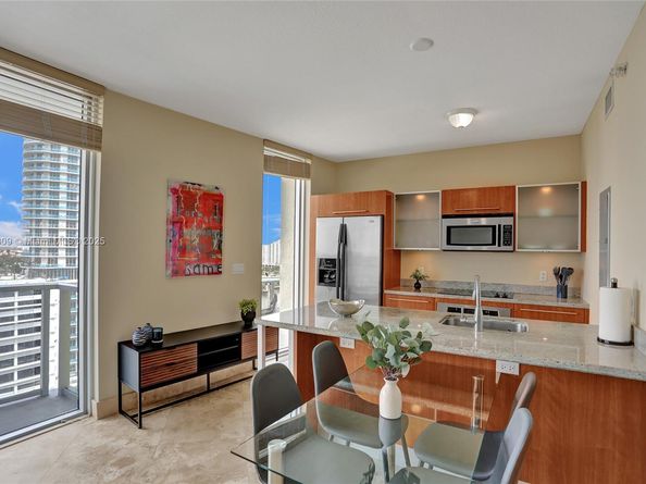 185 SW 7th St 1600, Miami FL 33130