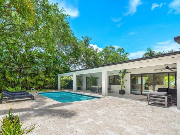 15121 SW 69th Ct, Palmetto Bay FL 33158