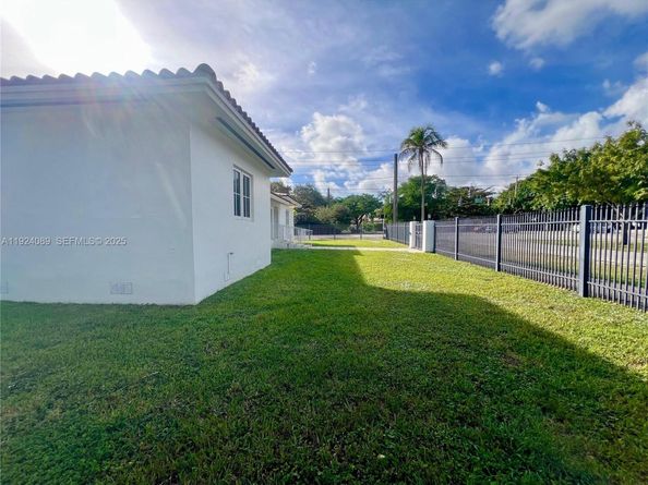 1558 Sevilla Ave, Coral Gables FL 33134