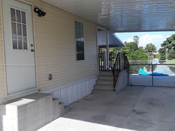 1458 SW 127 Ct, Miami FL 33184