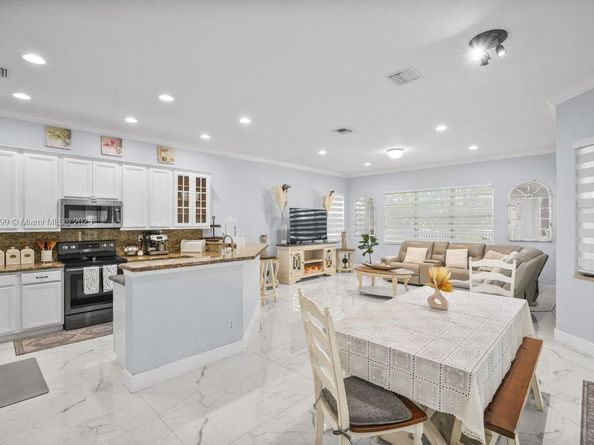 3899 Cascade Ter, Weston FL 33332