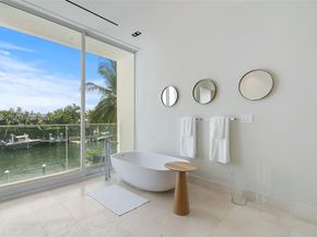 1011 W 48th St 8, Miami Beach FL 33140