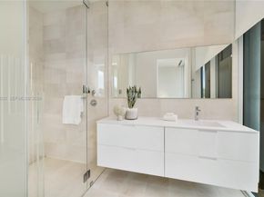 1011 W 48th St 8, Miami Beach FL 33140