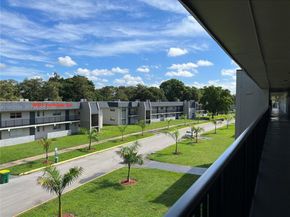 8000 Fairview Dr 310, Tamarac FL 33321