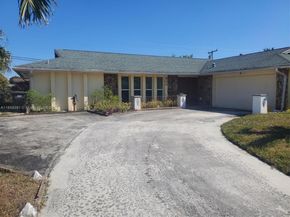 900 S Mangonia Cir, West Palm Beach FL 33401