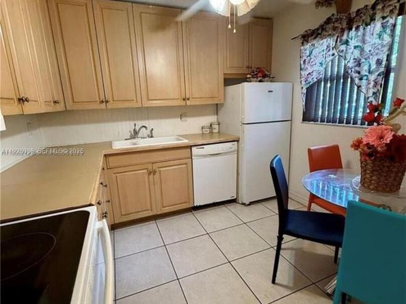 3060 Holiday Springs Blvd 104, Margate FL 33063