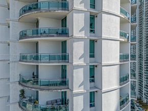 350 S Miami Ave 3013, Miami FL 33130