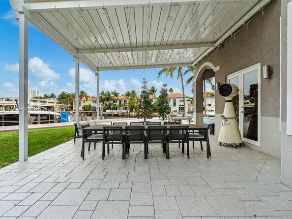 1260 Harbor Ct, Hollywood FL 33019