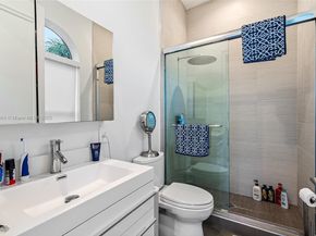 1260 Harbor Ct, Hollywood FL 33019
