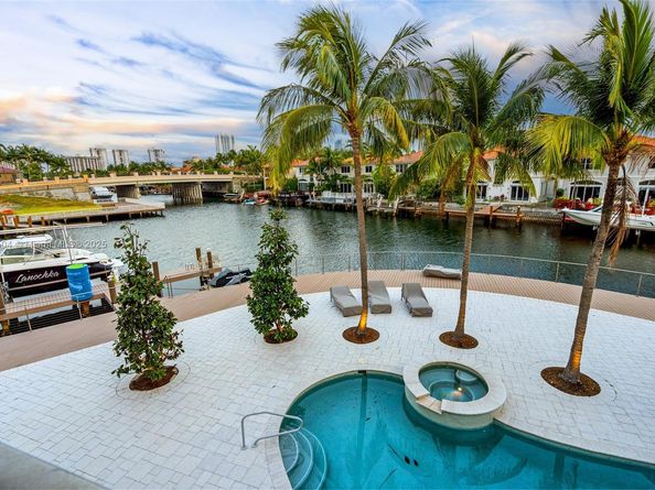 1260 Harbor Ct, Hollywood FL 33019