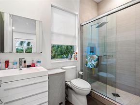 1260 Harbor Ct, Hollywood FL 33019