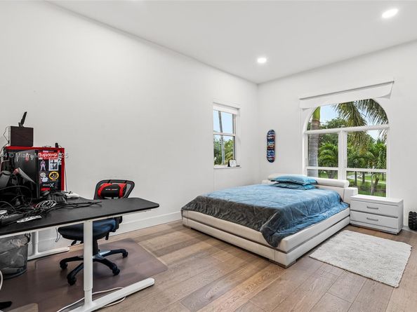 1260 Harbor Ct, Hollywood FL 33019