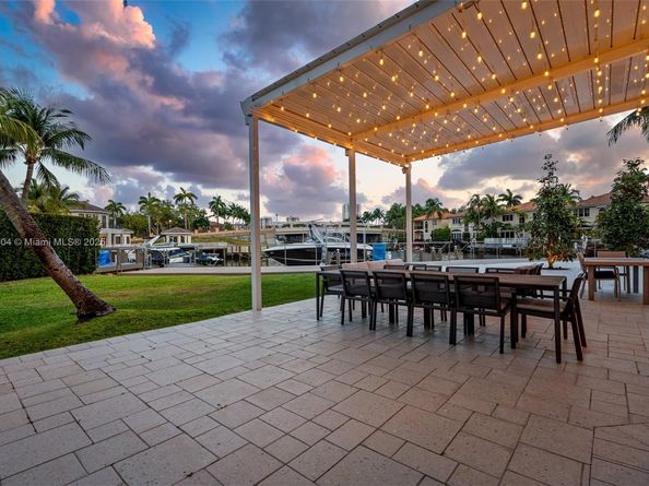 1260 Harbor Ct, Hollywood FL 33019