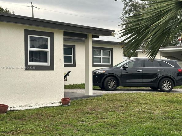 5700 SW 54th Ter, Davie FL 33314