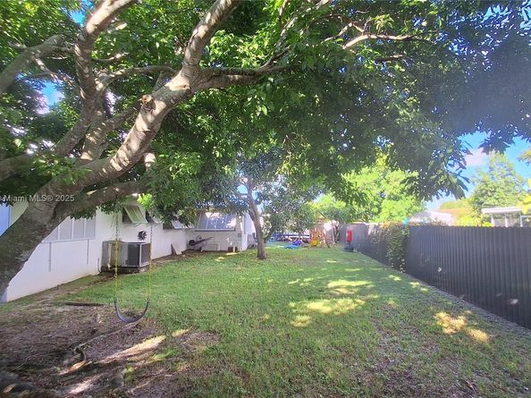 10305 SW 149th Ter, Miami FL 33176