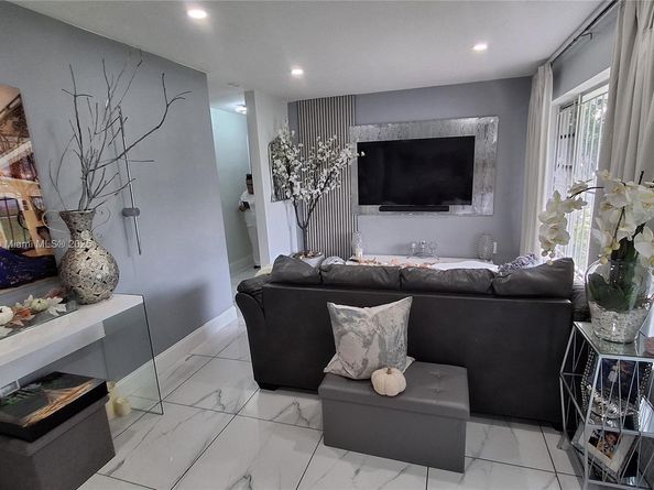 10305 SW 149th Ter, Miami FL 33176