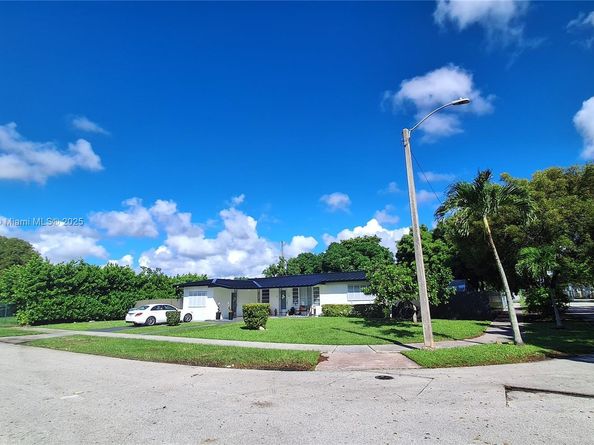 10305 SW 149th Ter, Miami FL 33176