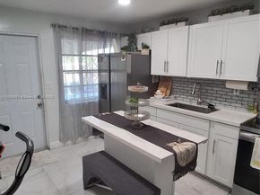 10305 SW 149th Ter, Miami FL 33176