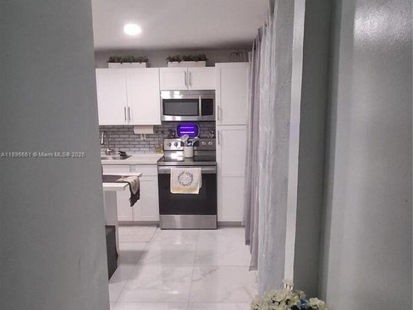 10305 SW 149th Ter, Miami FL 33176