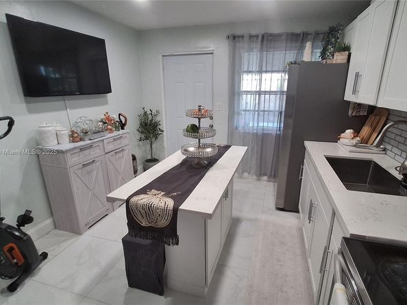 10305 SW 149th Ter, Miami FL 33176