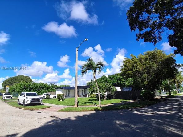 10305 SW 149th Ter, Miami FL 33176