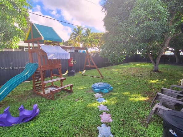 10305 SW 149th Ter, Miami FL 33176