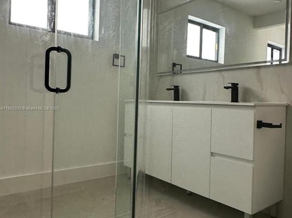 8560 SW 27th Ln, Miami FL 33155