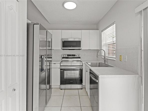 21472 SW 87th Pl, Cutler Bay FL 33189