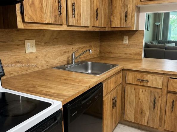 8340 Sands Point Blvd p107, Tamarac FL 33321