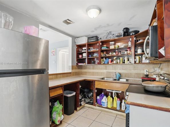 936 38th St, West Palm Beach FL 33407