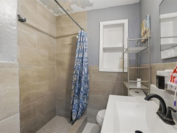 936 38th St, West Palm Beach FL 33407