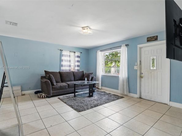 936 38th St, West Palm Beach FL 33407
