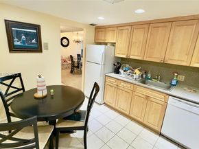 427 Golden Isles Dr 8A, Hallandale Beach FL 33009