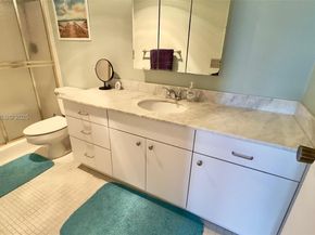 427 Golden Isles Dr 8A, Hallandale Beach FL 33009